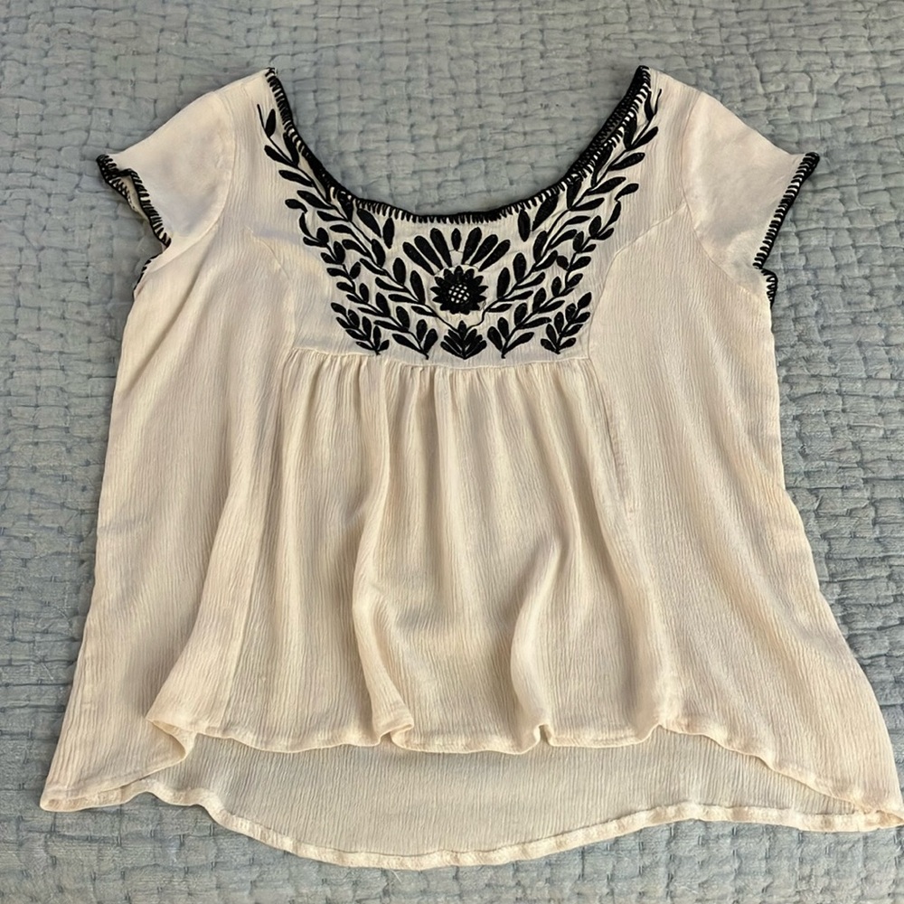 Embroidered Casual Textured Top